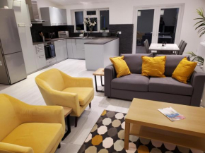 4 Bedroom modern and newly renovated house in Loughton